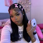Dee 🎀 profile photo