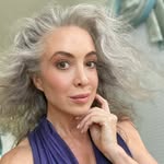 Vanessa Chamberlin 🌸 Midlife Beauty 🌸 Grey Hair Coach profile photo