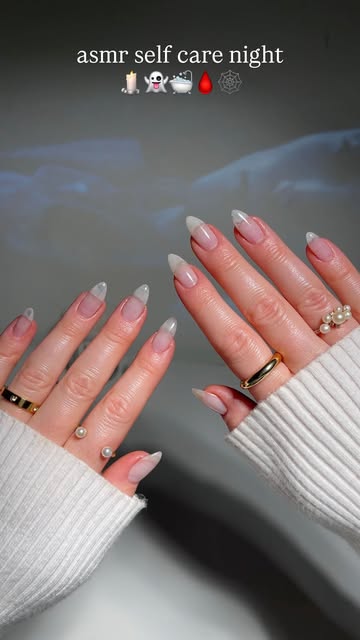 Creator post tagging Rhode by @katiesnails_