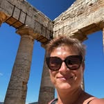 Solo travel blogger and podcast host profile photo