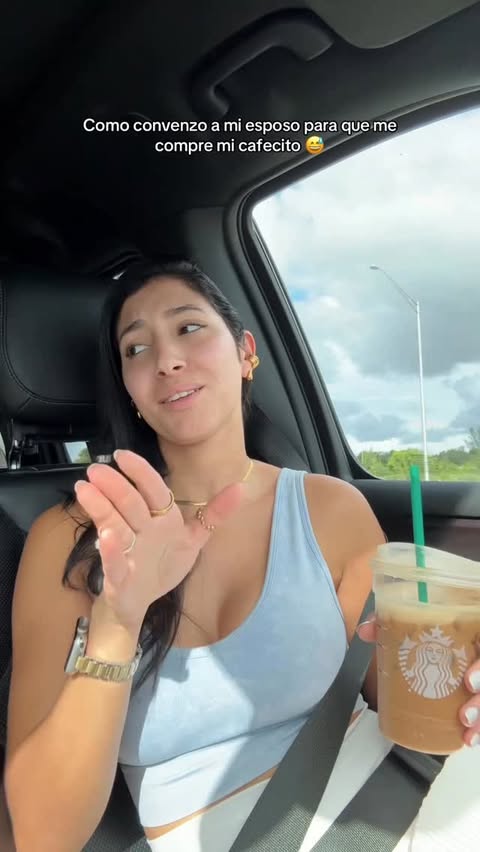 Creator post tagging Starbucks by @thalia.delmar