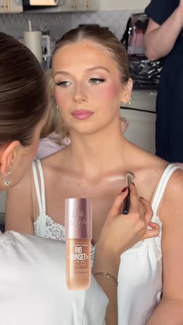 Creator post tagging e.l.f. Cosmetics by @haleighamend