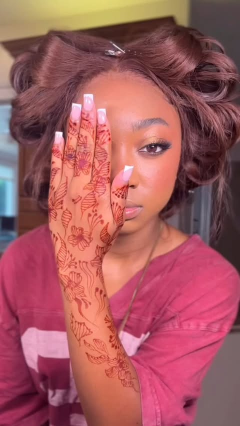 Creator collaboration with Glossier by @reneeloizmakeup