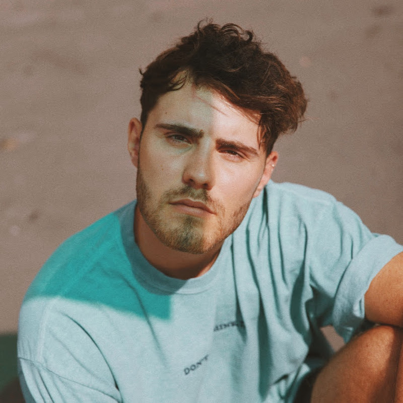Alfie Deyes Vlogs channel photo