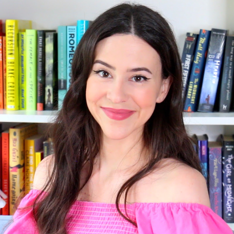 BookswithEmilyFox channel photo