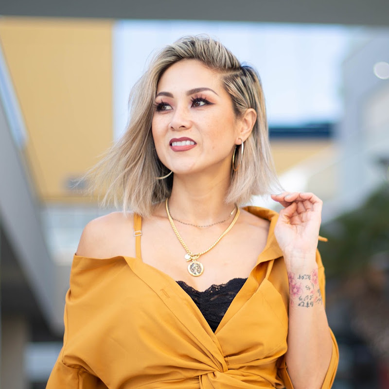 Julie Khuu channel photo