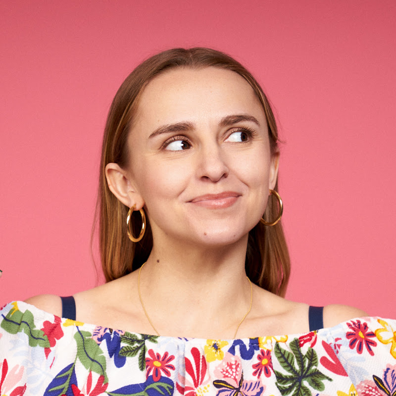 Hannah Witton channel photo