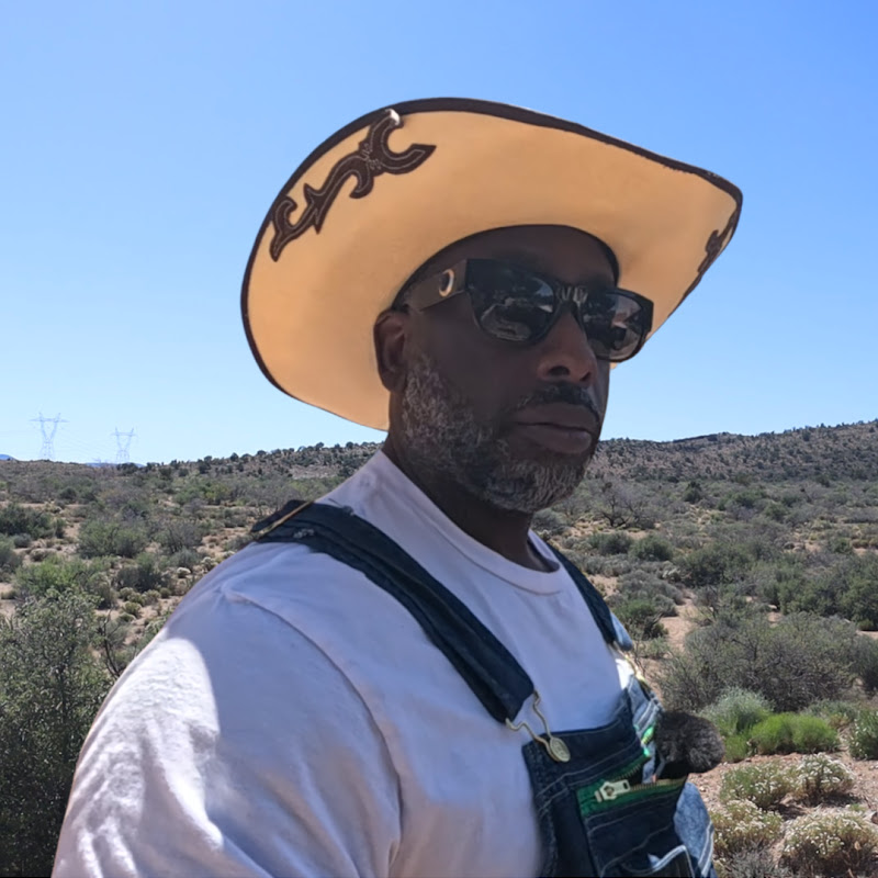 Big Super Living In Arizona channel photo