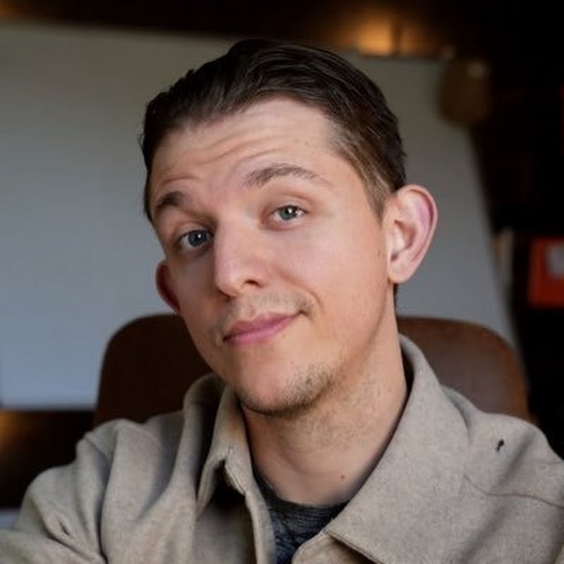 Riley Brown channel photo