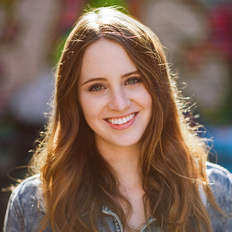 Sara Dietschy channel photo