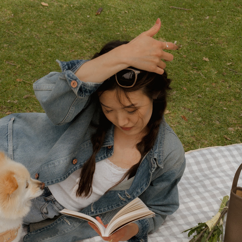Weylie Hoang channel photo